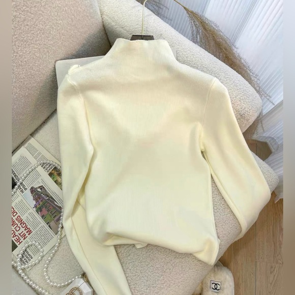 brand new pearl sweater - Picture 2 of 3